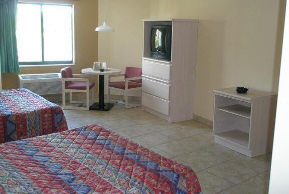 budget friendly hotel in Miami with hot tub 3