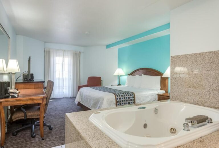 budget friendly hotels in San Francisco with hot tub 3