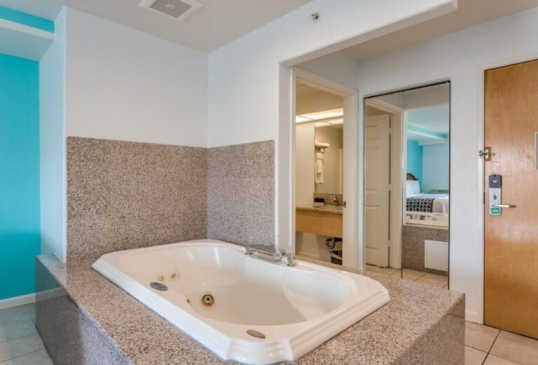 budget friendly hotels in San Francisco with hot tub 4