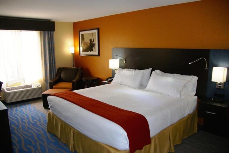 budget friendly hotels in St.Louis MO with hot tub 2