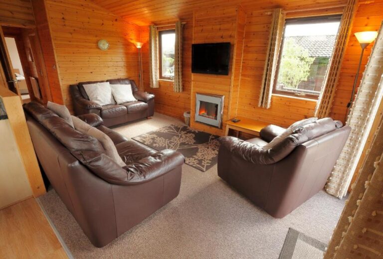 cabins with private hot tub near Windermere 3