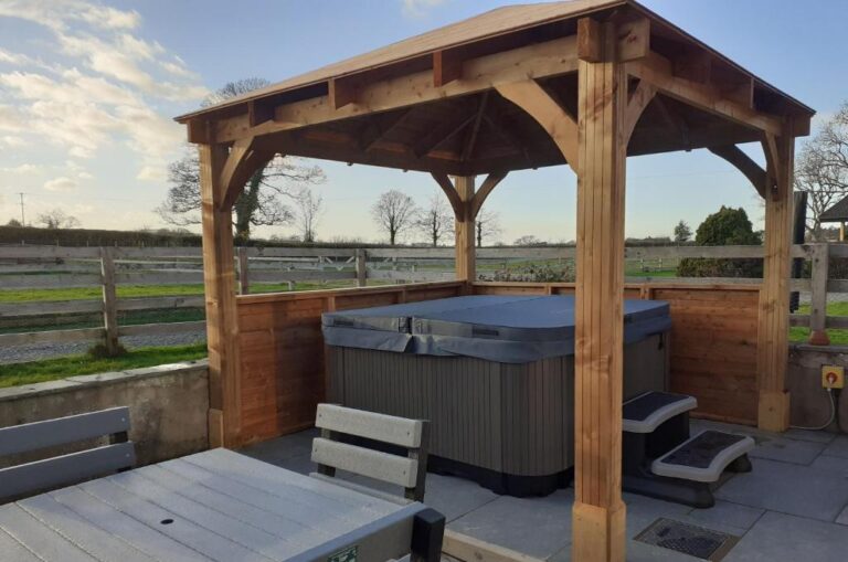 cabins with private hot tub near Windermere