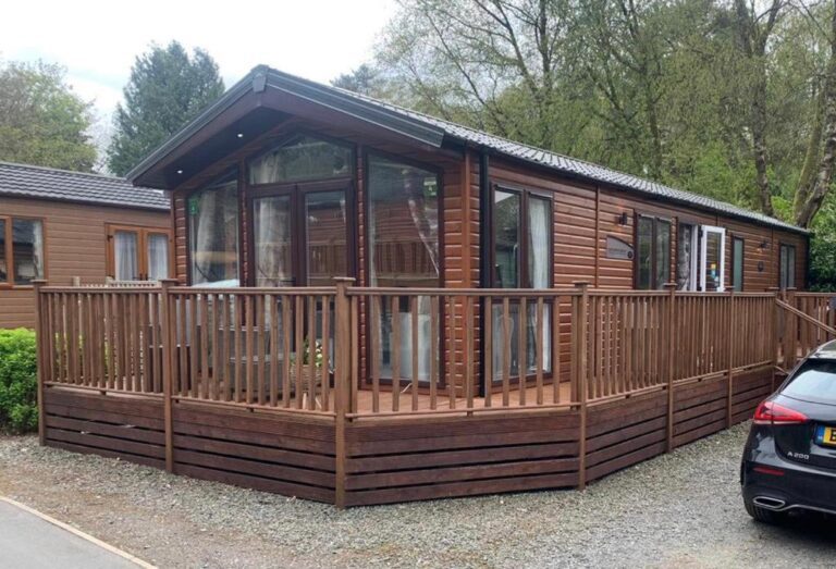 charming cabins with hot tub in Windermere