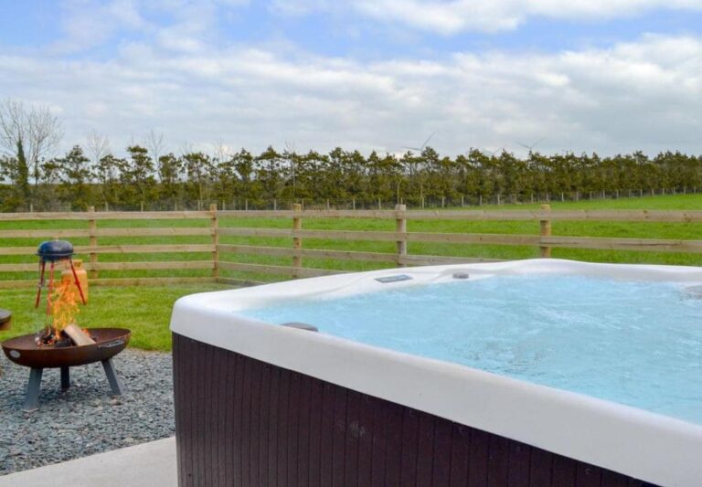 charming lodge near Windermere with private hot tub 3