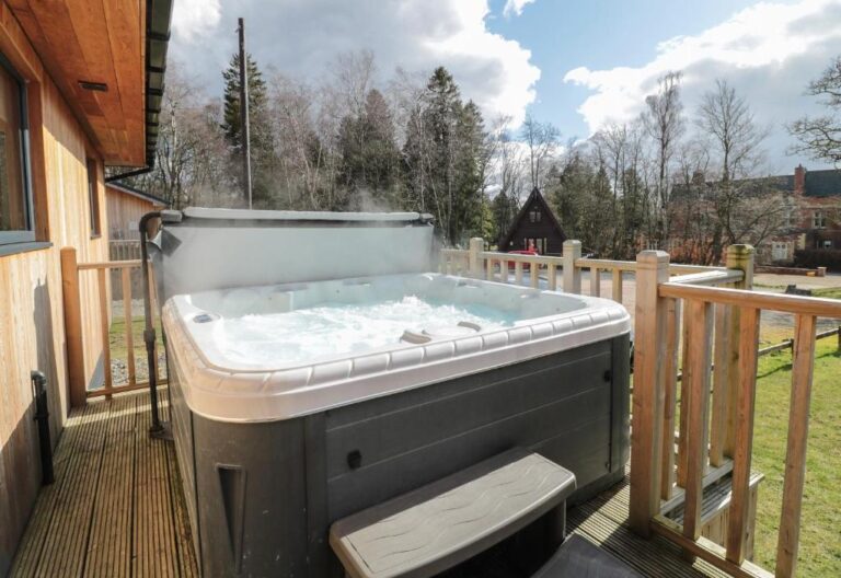 charming lodge with hot tub in North East of UK 4