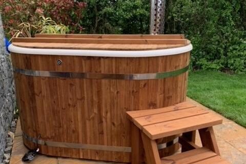 charming lodges with hot tub in Kent 2