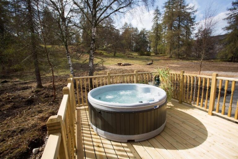 charning lodges and log cabins with hot tub in Highlands 3