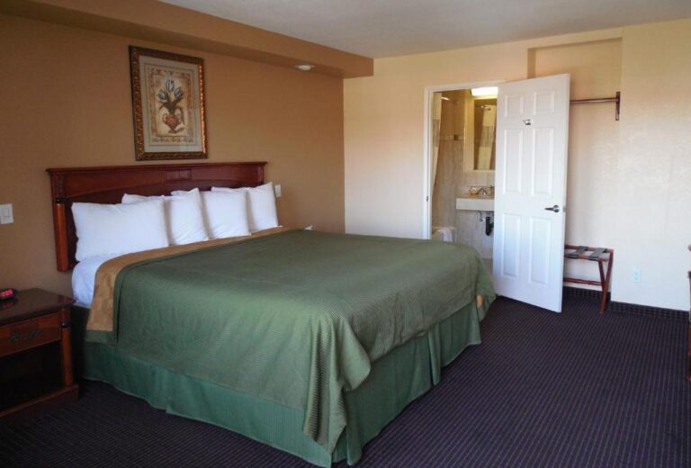 cheap hotels in San Diego with hot tub in room 2
