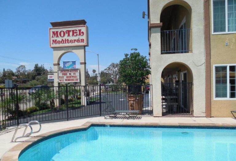 cheap hotels in San Diego with hot tub in room 3