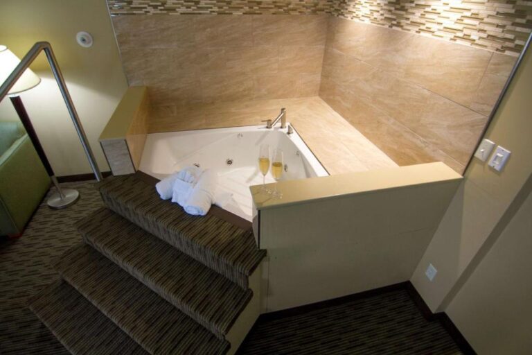 hot tub hotels in New York 2