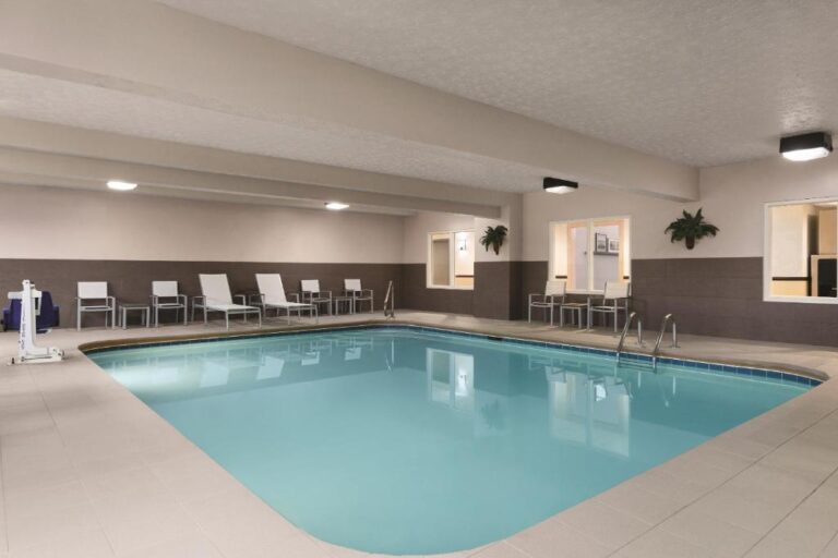 hotels in Downtown Ohio with hot tub 5