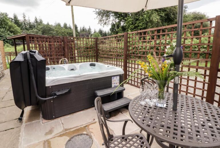 lodges for couples in Forest of Dean with hot tub 3