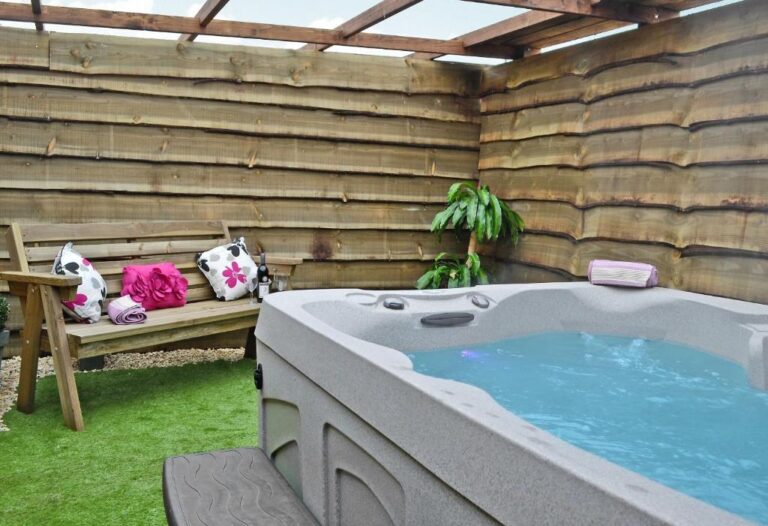 lodges in Forest if Dean with hot tub