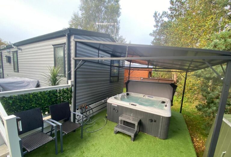 lodges in North East UK with hot tub