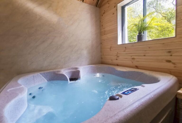 lodges in Windermere with hot tub 2
