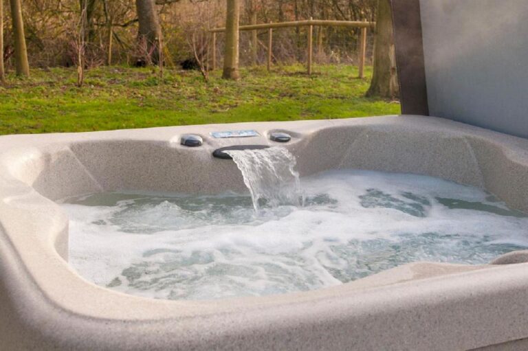 lodges with hot tub in Kent 4