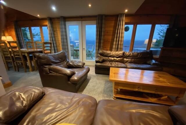 lodges with hot tub in Loch Ness 4