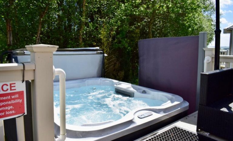 lodges with hot tub in North East England