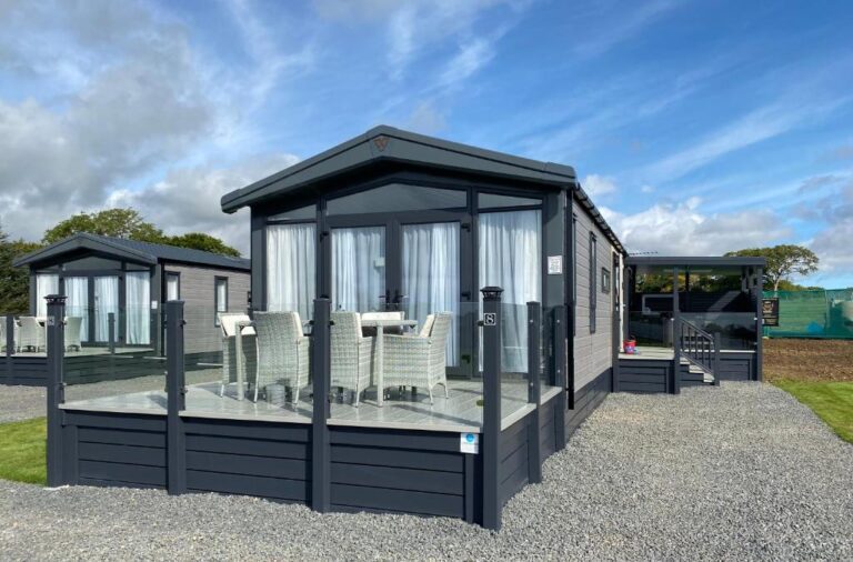 lodges with luxury hot tub in Ayrshire