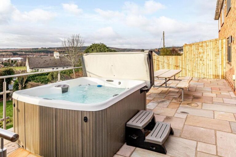 lodges with private hot tub in Forest of Dean 4
