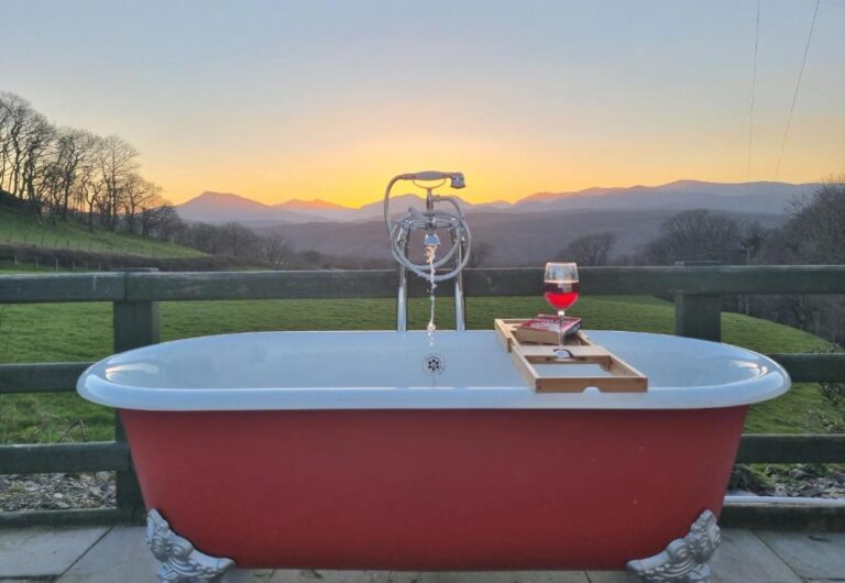 log cabins in Snowdonia for couples with hot tub 4