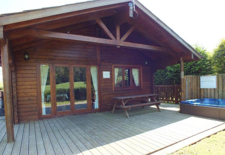 log cabins with hot tub near Dorset with hot tub 4