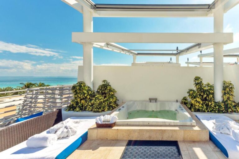 luxury hotel with hot tub Miami 2