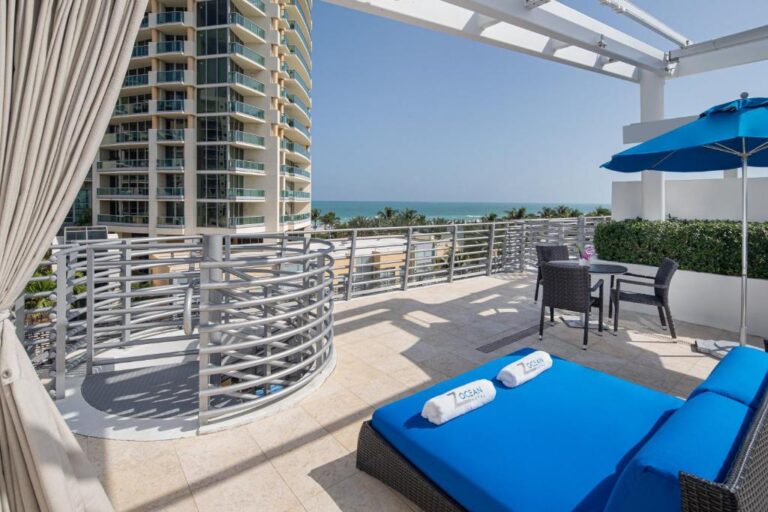 luxury hotel with hot tub Miami 3