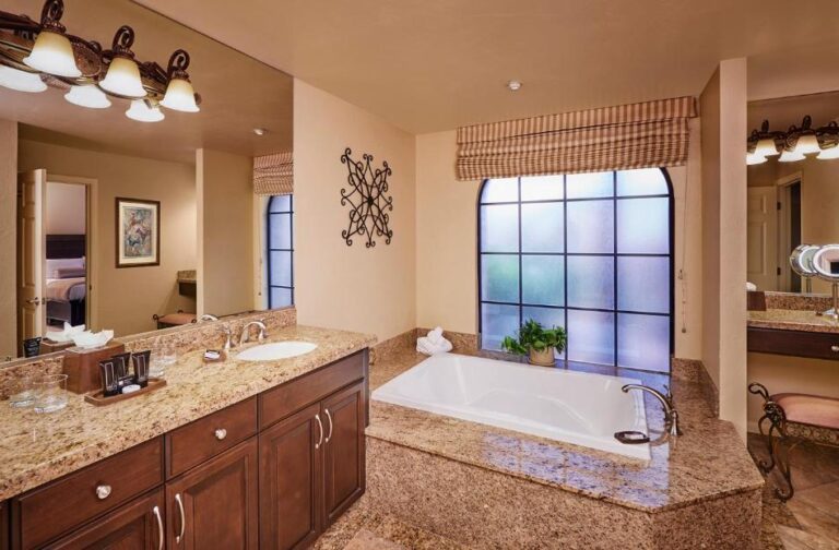 luxury hotels in Phoenix with hot tub 4