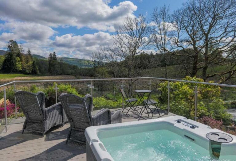 luxury lodge near Windermere with hot tub 2