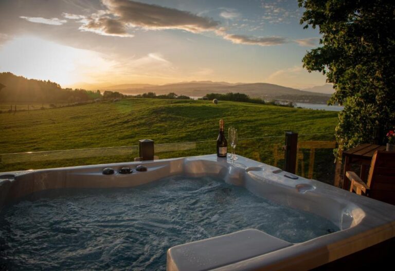 luxury lodge with hot tub in Edinburgh 4