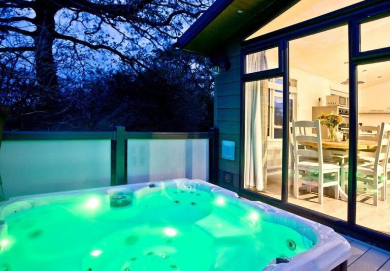luxury lodges with hot tub near Dorset 2