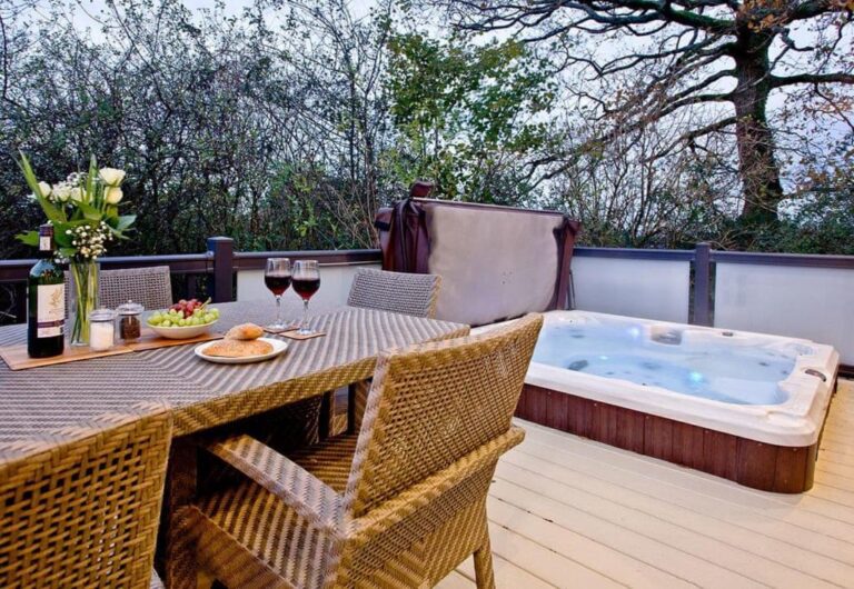 luxury lodges with hot tub near Dorset 3
