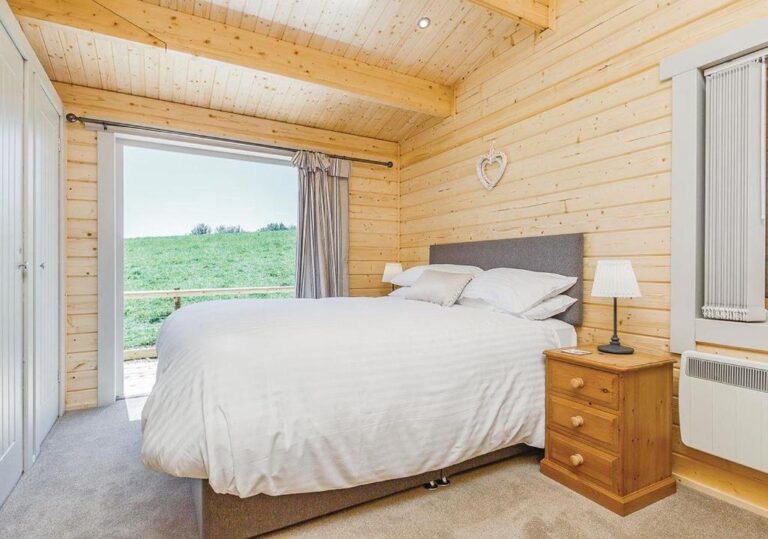 luxury log cabins in Dorset with hot tub 4