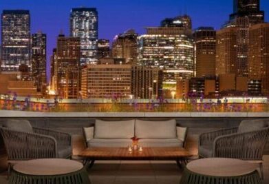 prestige hotels in Chicago with hot tub