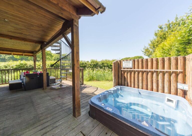 romantic cabins with hot tub in Dorset