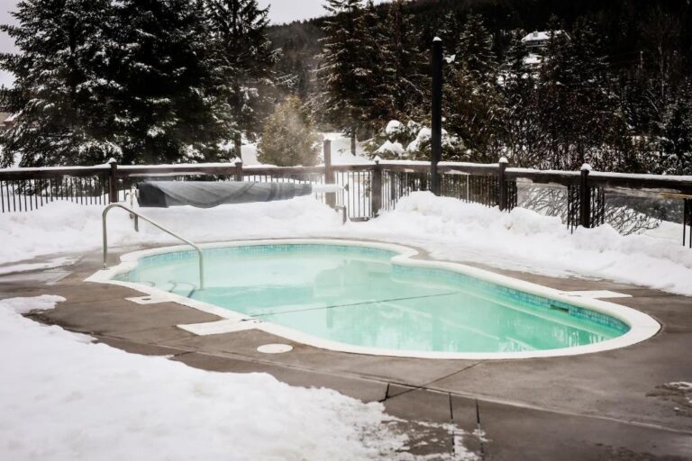 romantic hot tub hotels with in Montreal 2