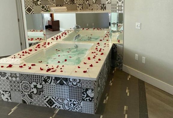 romantic hotels with hot tub in Los Angeles 2