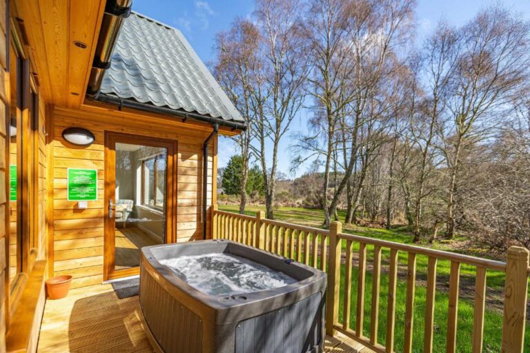 romantic lodges with hot tub in Highlands 4