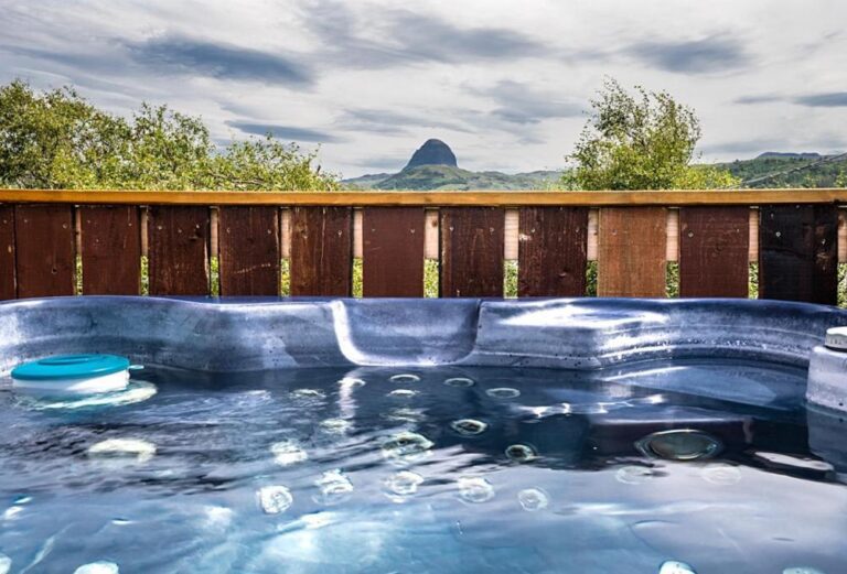 romantic lodges with hot tub in Loch Ness with hot tub