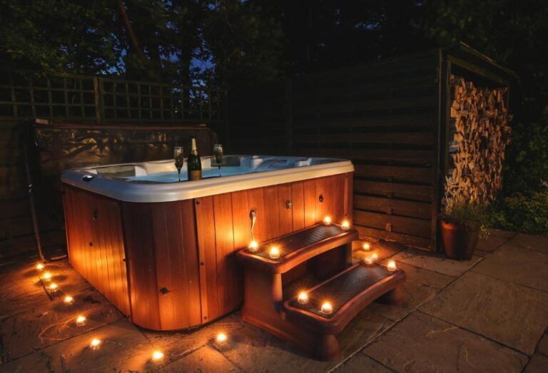 romantic log cabin near Windermere with hot tub
