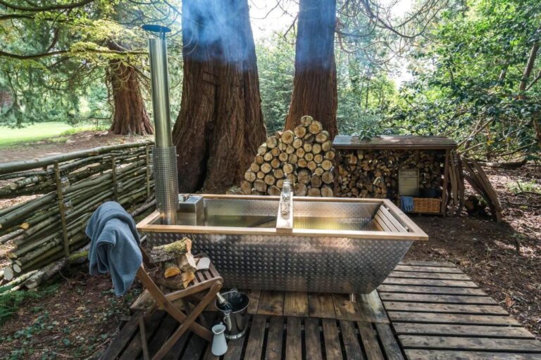 romantic log cabins with hot tub in Edinburgh 3