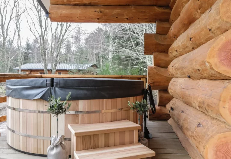 romantic log cabins with hot tub in Highland 4