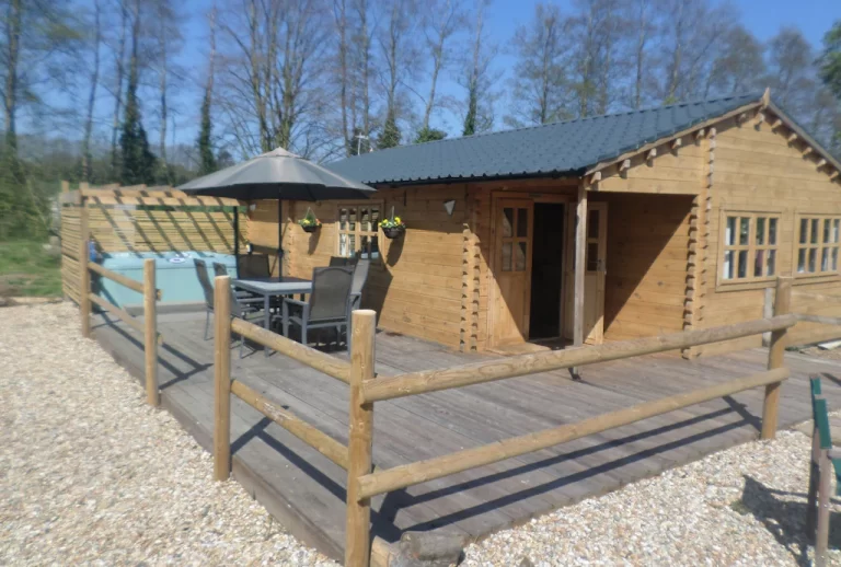rustic lodges in Kent with hot tub