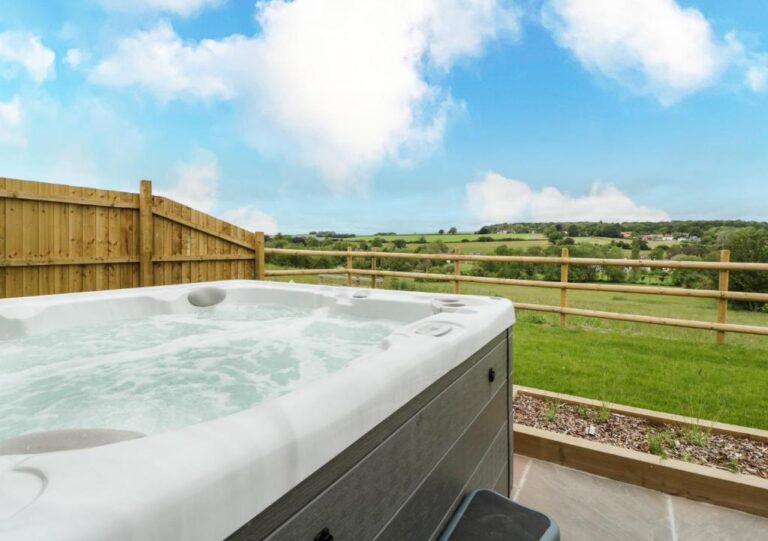 vacation home in Dorset with hot tub 4