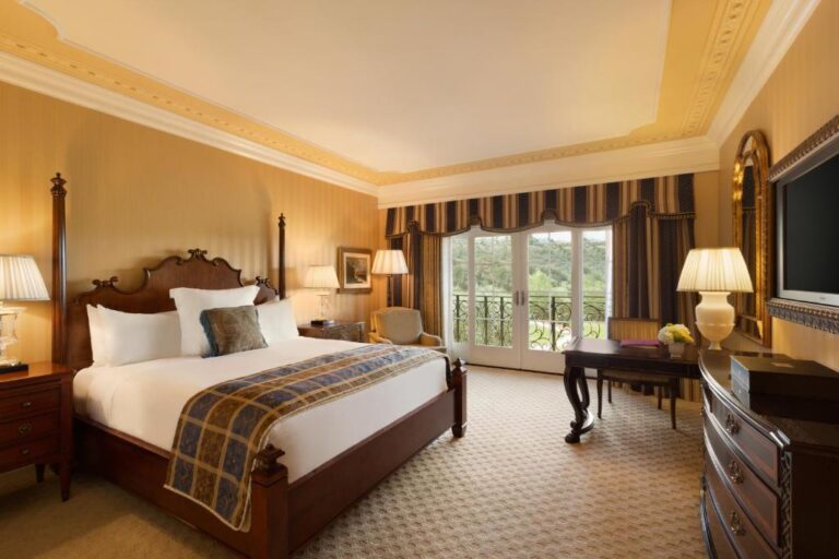 Fairmont King Room with Resort Views room