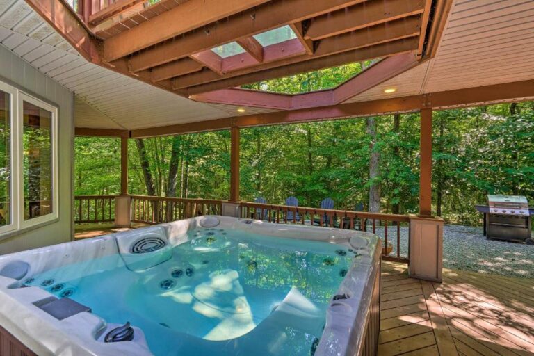 Luxe Hideaway Ranch with Hot Tub on 40 Acres!