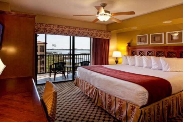 accommodation in Orlando with hot tub for couples 2
