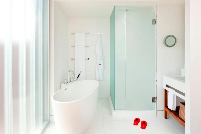 boutique hotels in NYC with sleek tub