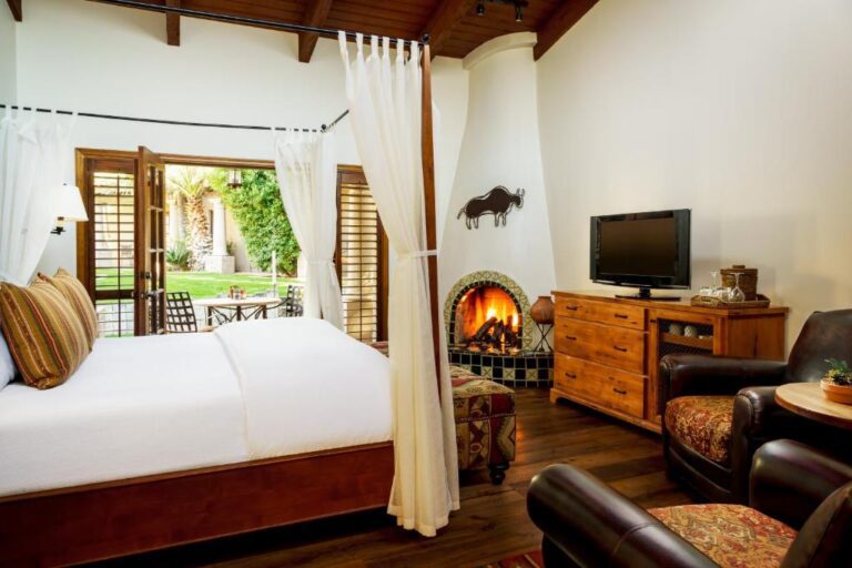 boutique hotels in Scottsdale with fancy hot tub 3